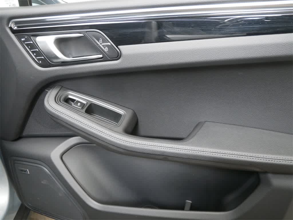 2024 Porsche Macan Base 29