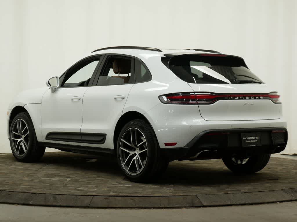 Thumbnail: 2025 Porsche Macan - 3