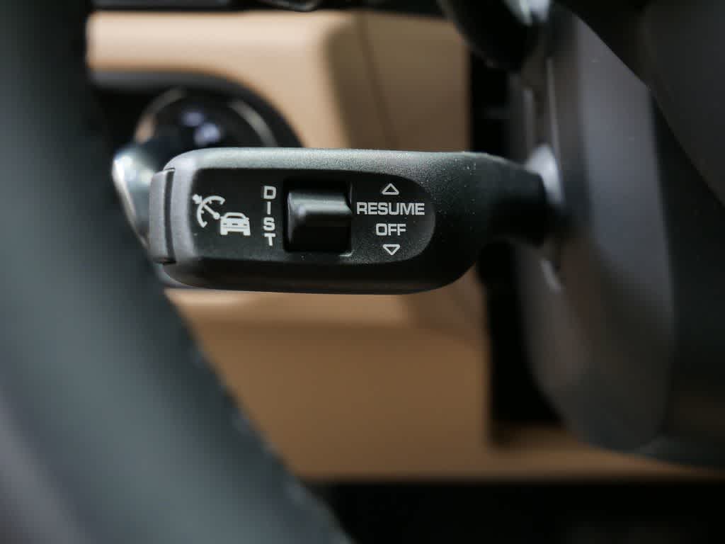 Thumbnail: 2025 Porsche Macan - 19