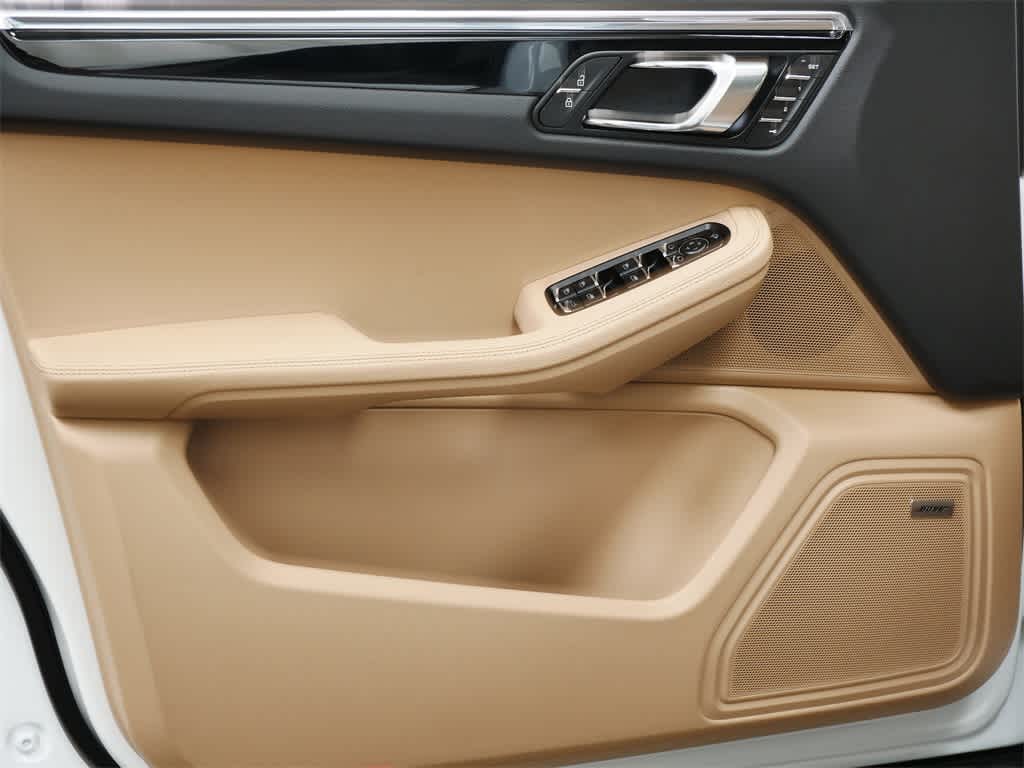 Thumbnail: 2026 Porsche Macan - 11