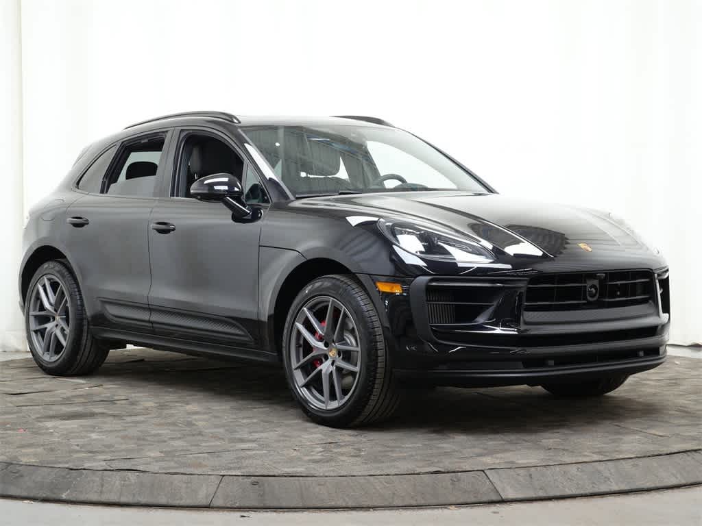 Thumbnail: 2026 Porsche Macan - 9
