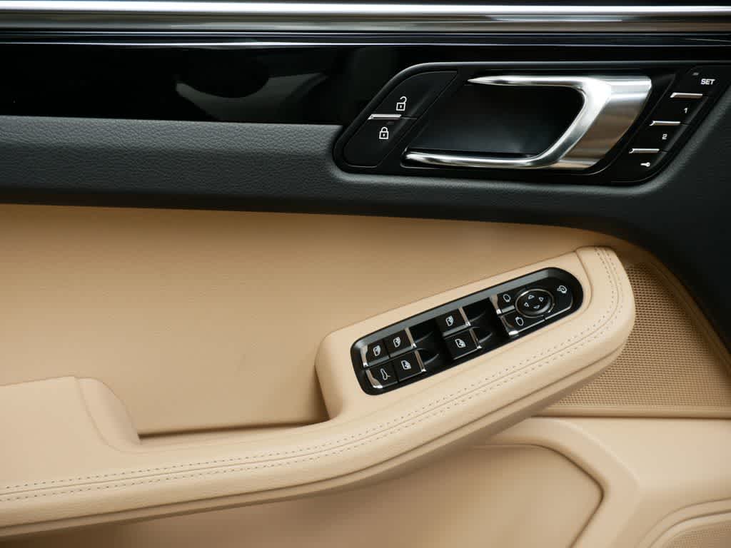 Thumbnail: 2025 Porsche Macan - 11