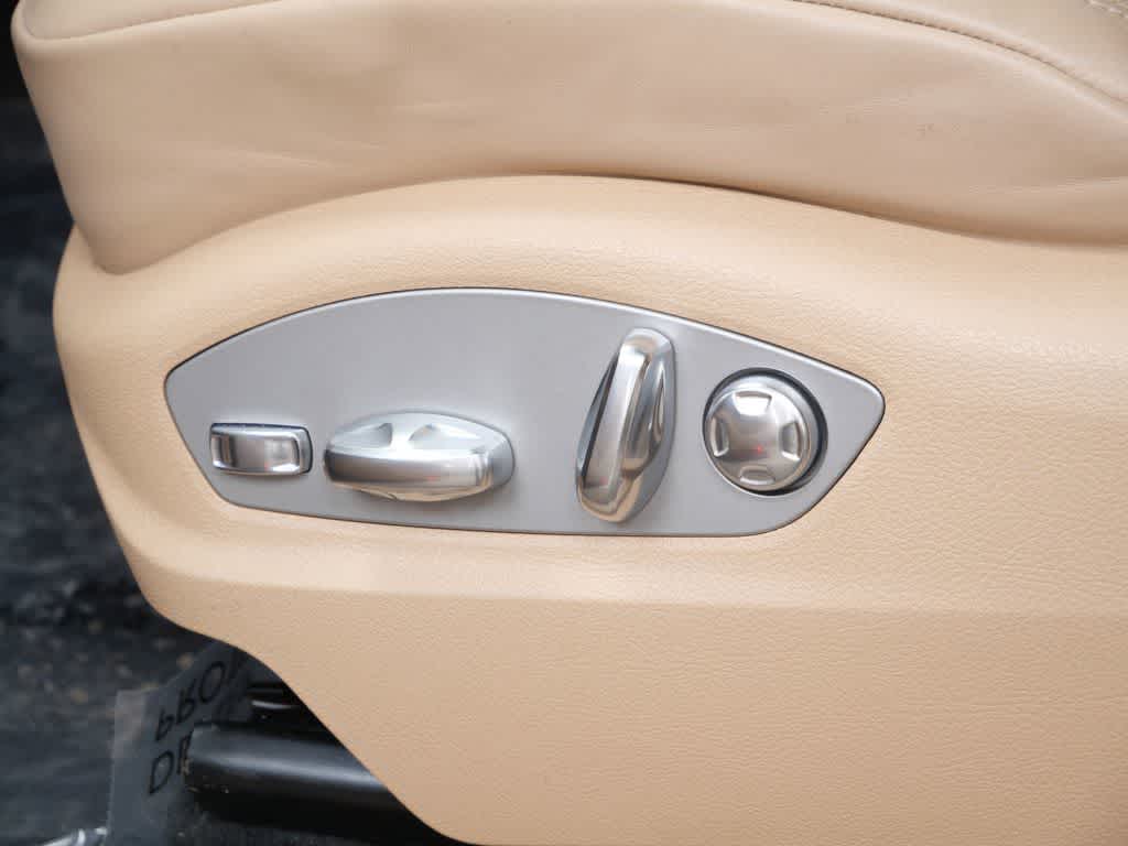 Thumbnail: 2025 Porsche Macan - 12