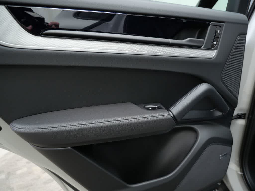 Thumbnail: 2026 Porsche Cayenne - 14