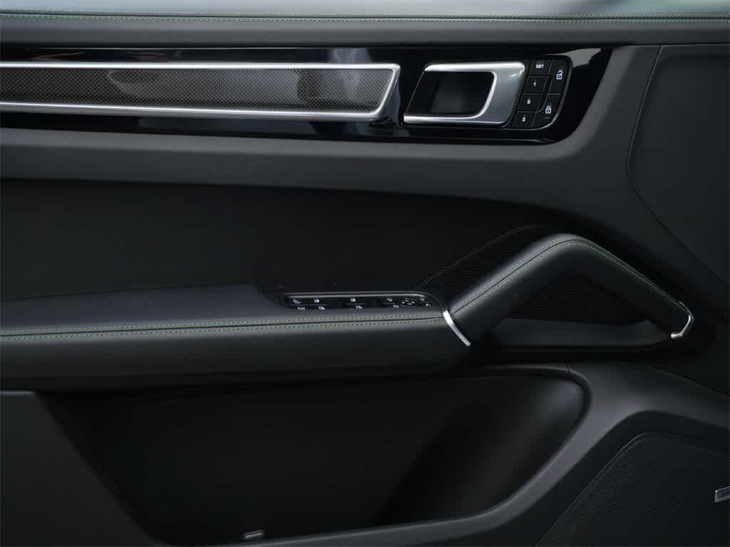 Thumbnail: 2023 Porsche Cayenne - 11