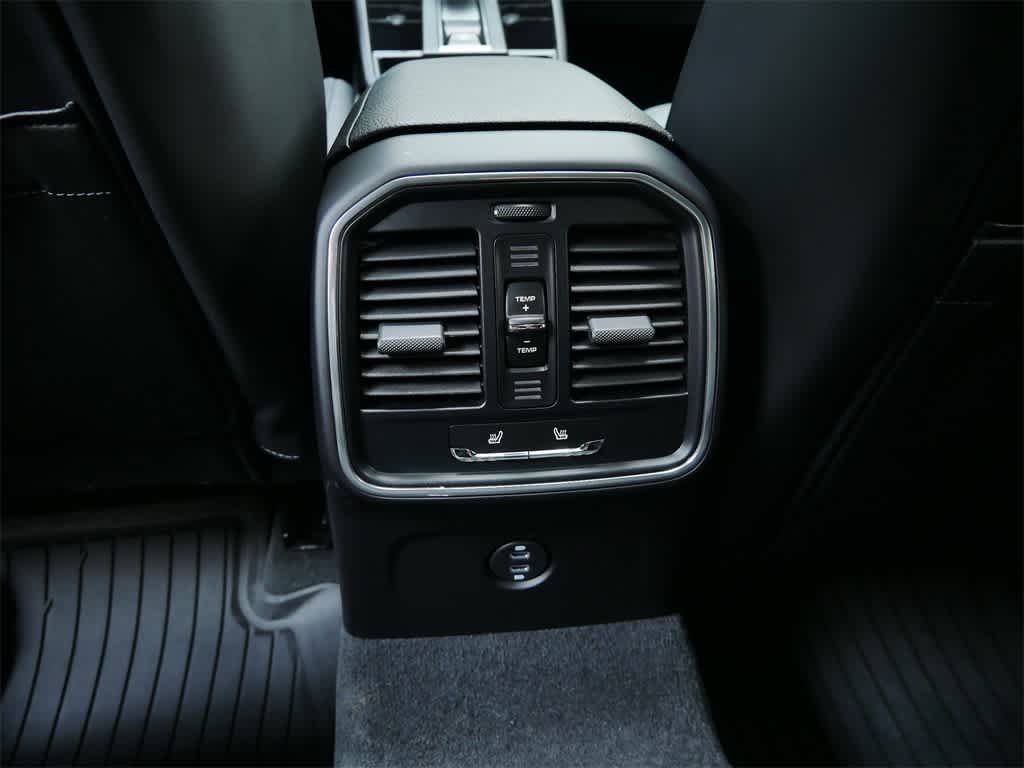 Thumbnail: 2025 Porsche Macan - 15