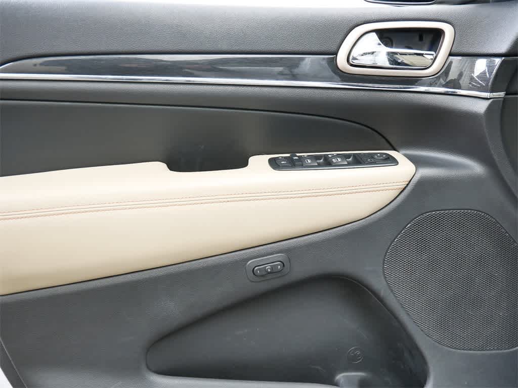 Thumbnail: 2017 Jeep Grand Cherokee - 11