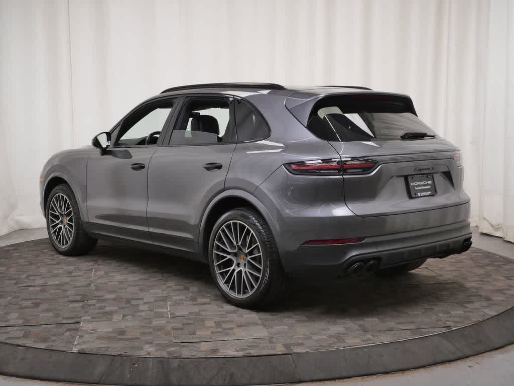 Thumbnail: 2019 Porsche Cayenne - 3