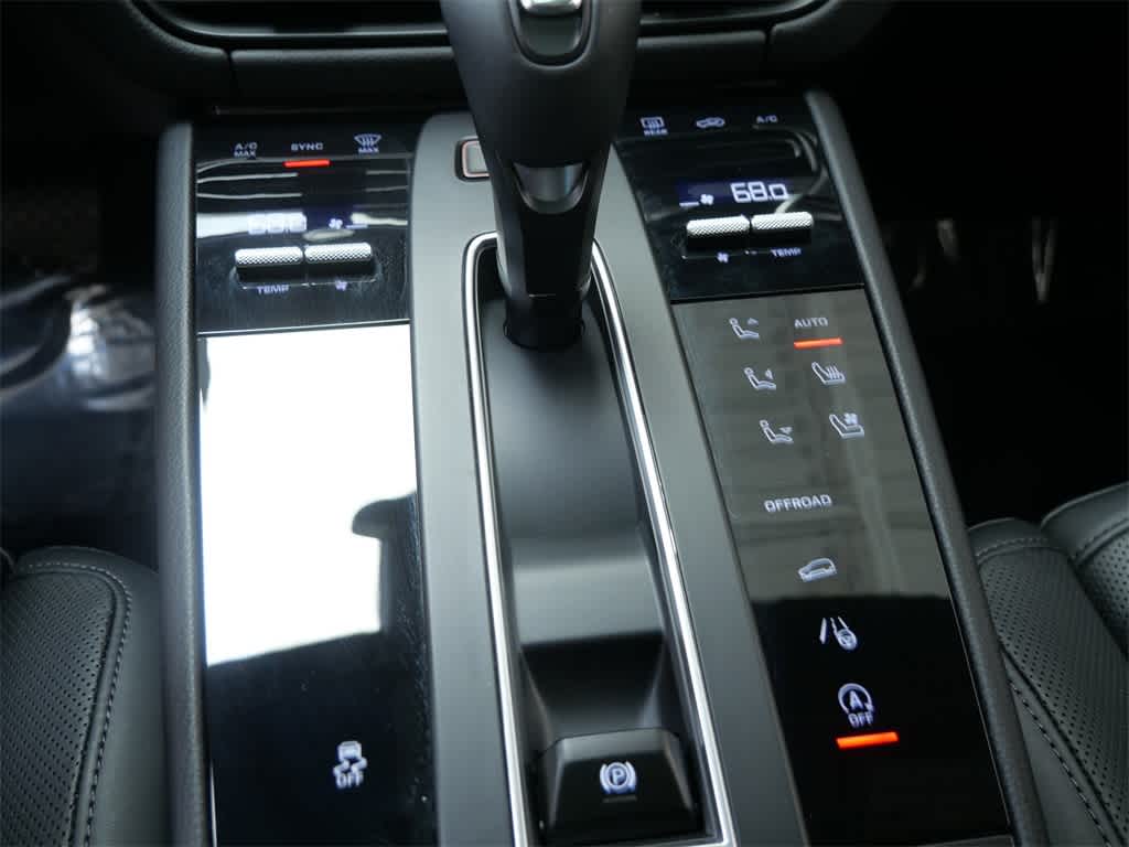 Thumbnail: 2025 Porsche Macan - 20