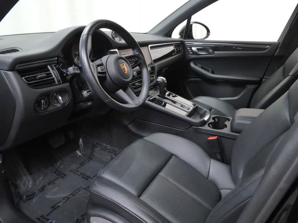 Thumbnail: 2023 Porsche Macan - 4
