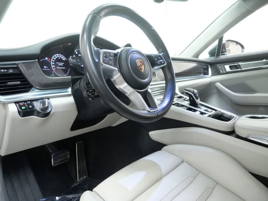Thumbnail: 2017 Porsche Panamera - 4
