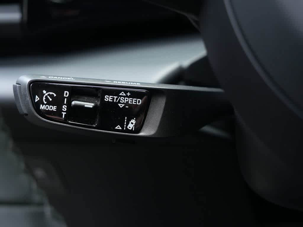 Thumbnail: 2025 Porsche Macan - 23