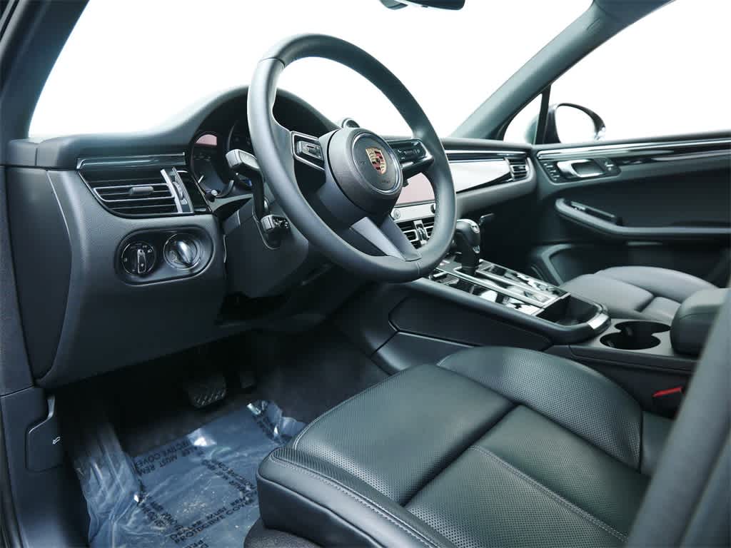 Thumbnail: 2025 Porsche Macan - 4