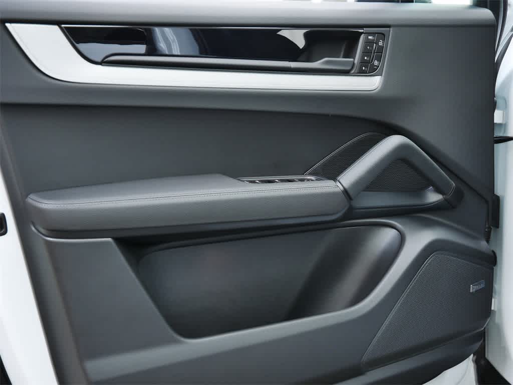 Thumbnail: 2026 Porsche Macan - 11