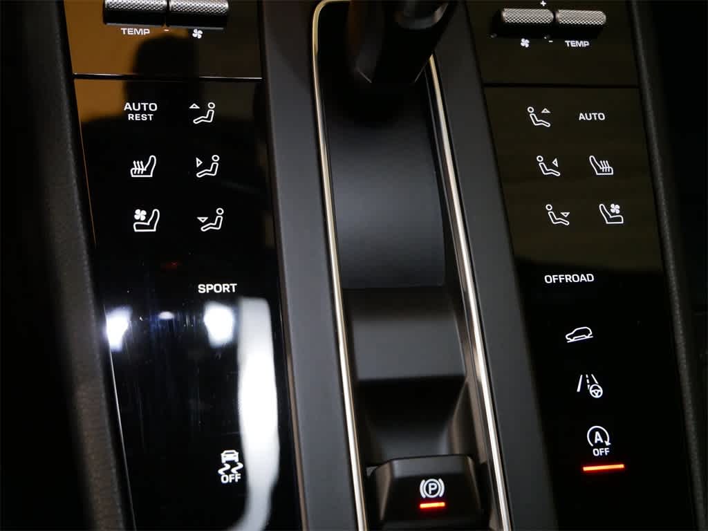 Thumbnail: 2025 Porsche Macan - 26