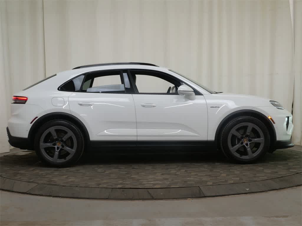 Thumbnail: 2026 Porsche Macan - 8