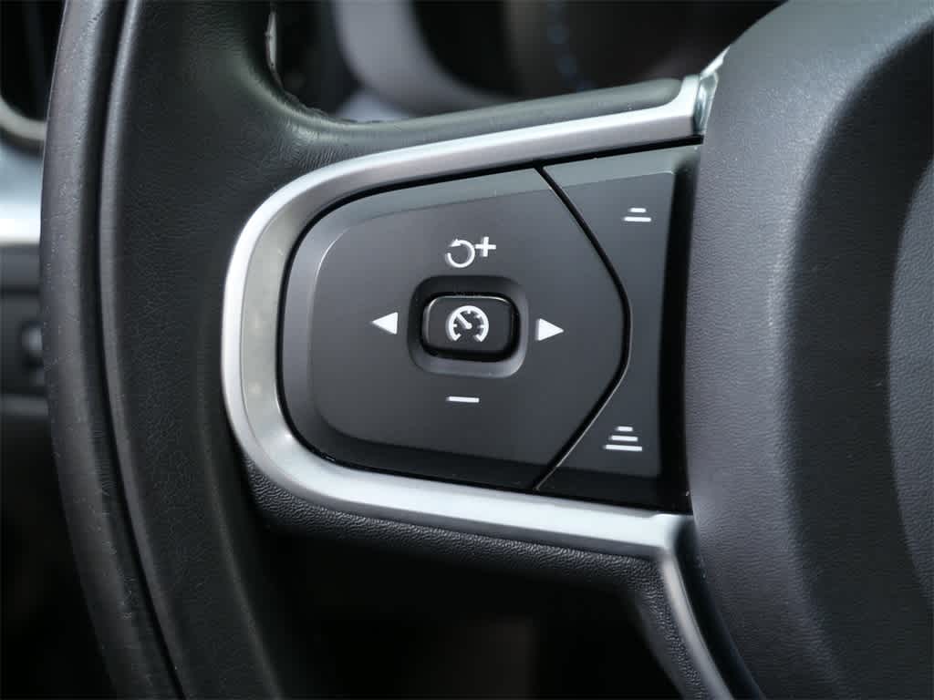 Thumbnail: 2018 Volvo XC60 - 17