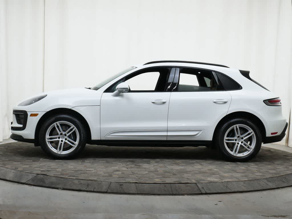 Thumbnail: 2025 Porsche Macan - 2