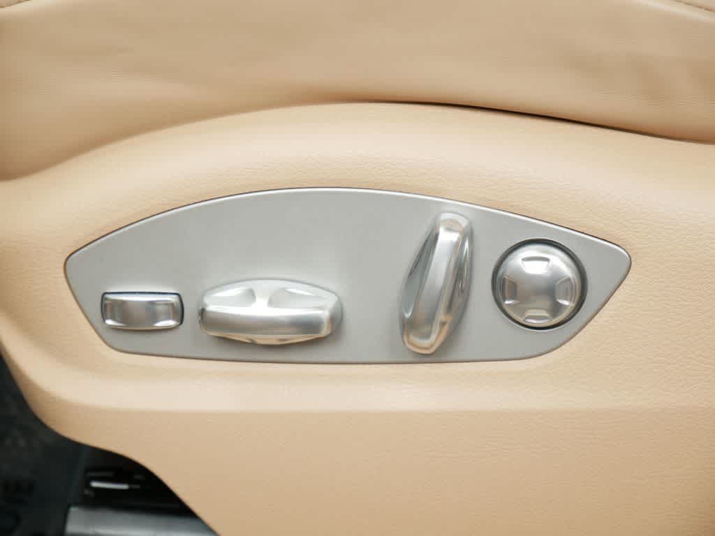 Thumbnail: 2025 Porsche Macan - 12