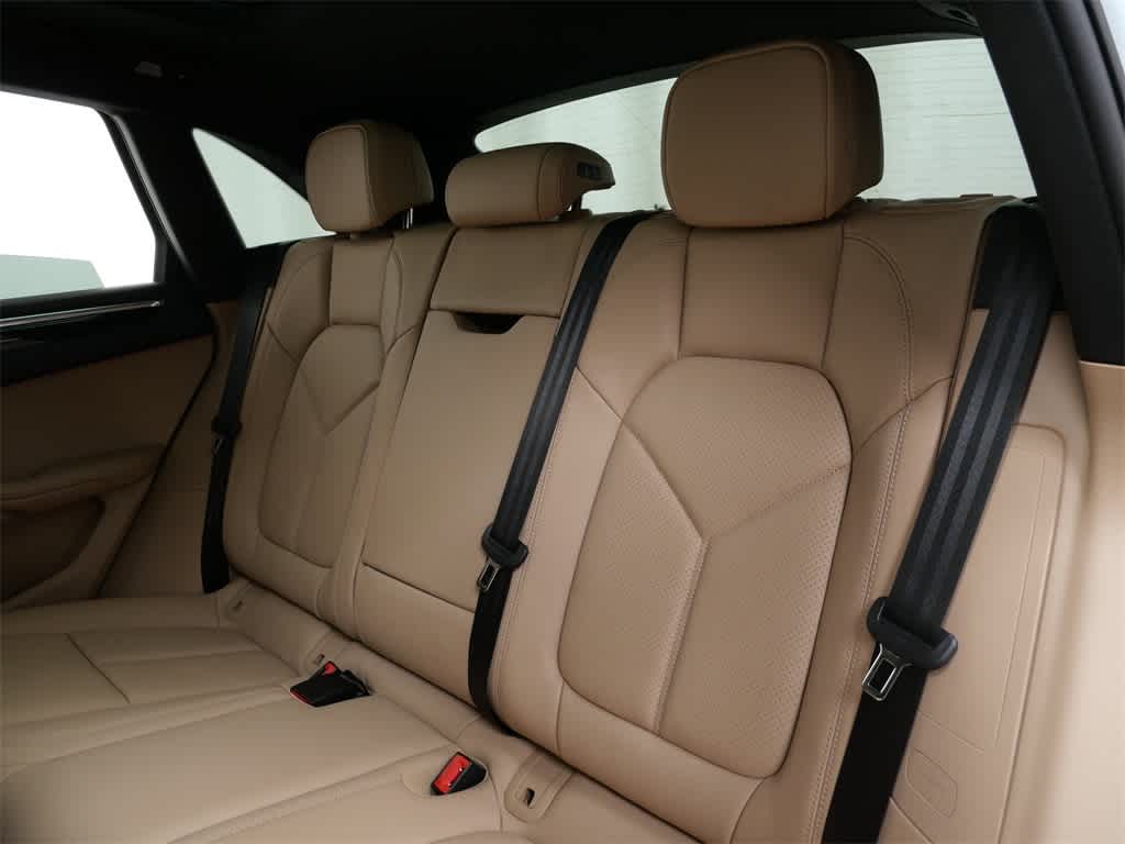 Thumbnail: 2026 Porsche Macan - 14