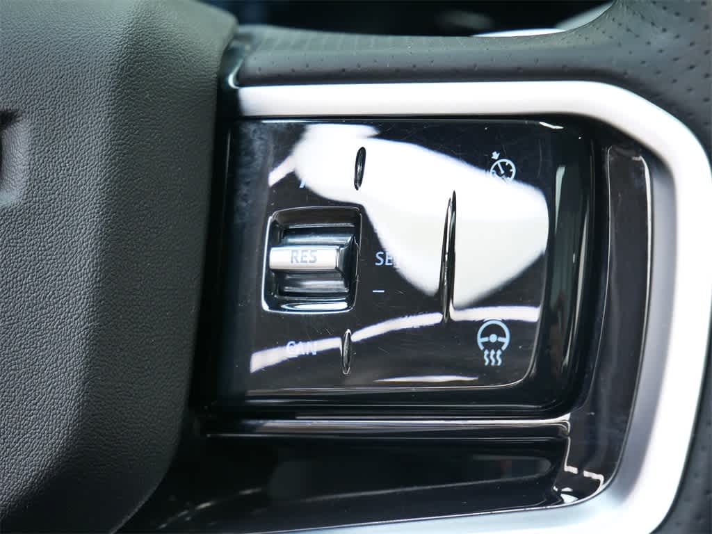 Thumbnail: 2022 Land Rover Discovery Sport - 18