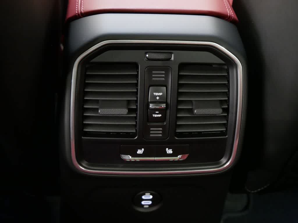 Thumbnail: 2026 Porsche Macan - 15