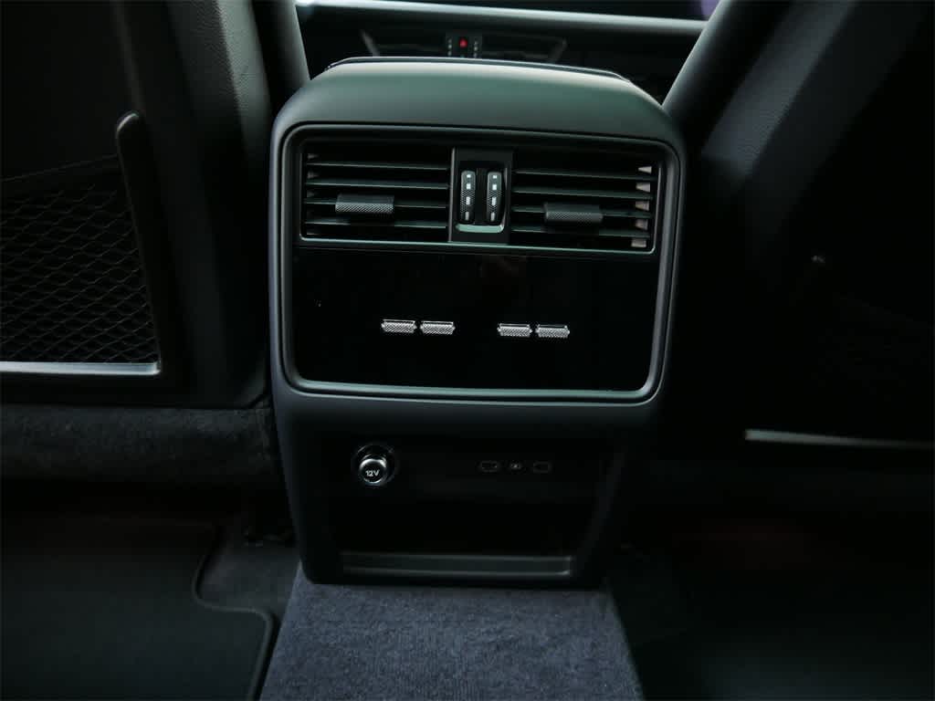 Thumbnail: 2026 Porsche Macan - 15