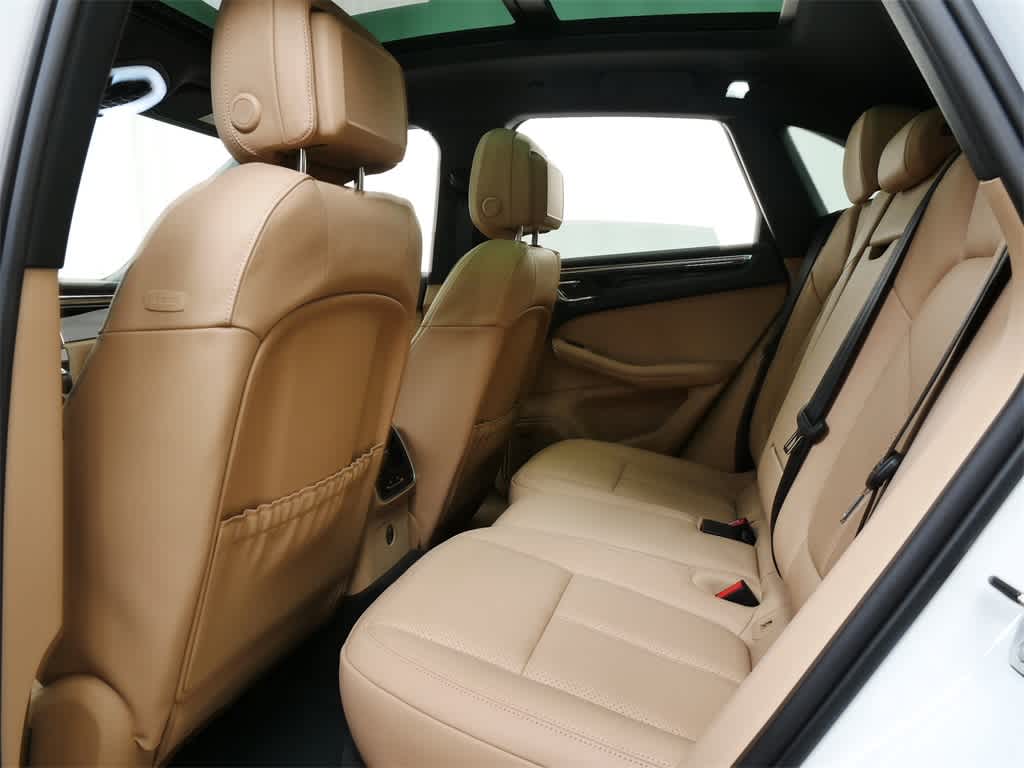 Thumbnail: 2026 Porsche Macan - 13