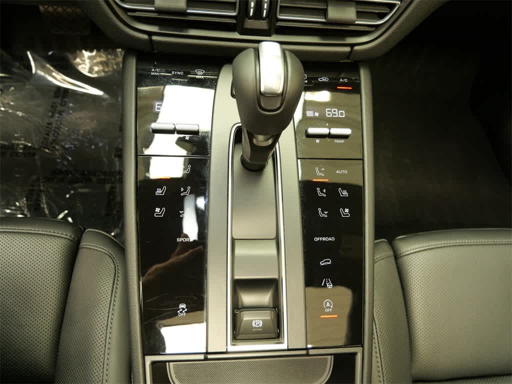 Thumbnail: 2025 Porsche Macan - 26