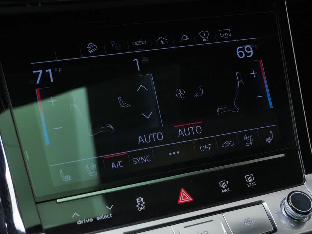Thumbnail: 2024 Audi SQ8 e-tron - 23