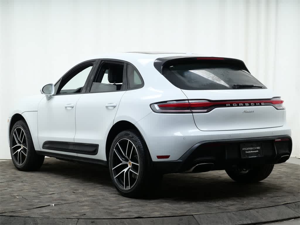 Thumbnail: 2025 Porsche Macan - 3