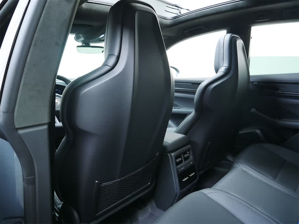 Thumbnail: 2025 Porsche Macan - 15