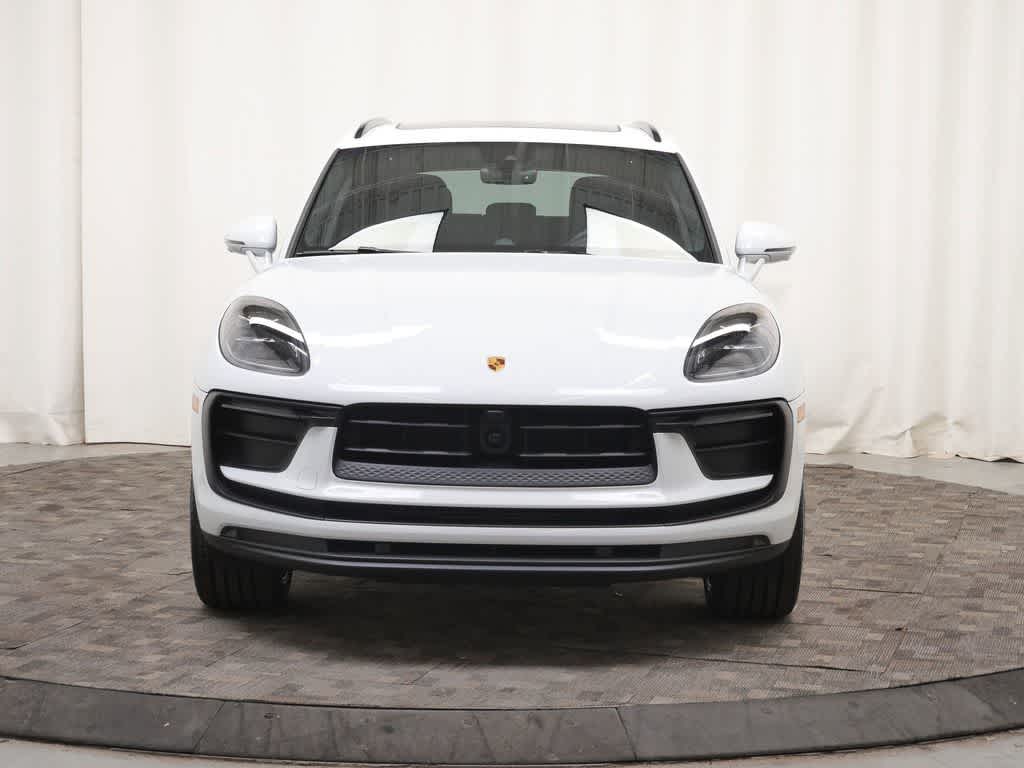 Thumbnail: 2026 Porsche Macan - 10