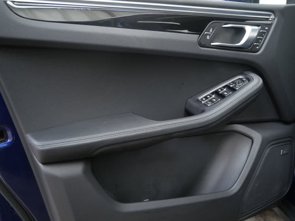 Thumbnail: 2025 Porsche Macan - 11