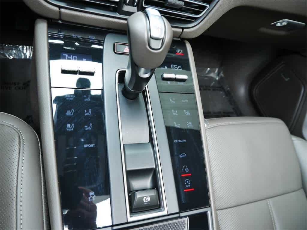 Thumbnail: 2024 Porsche Macan - 25