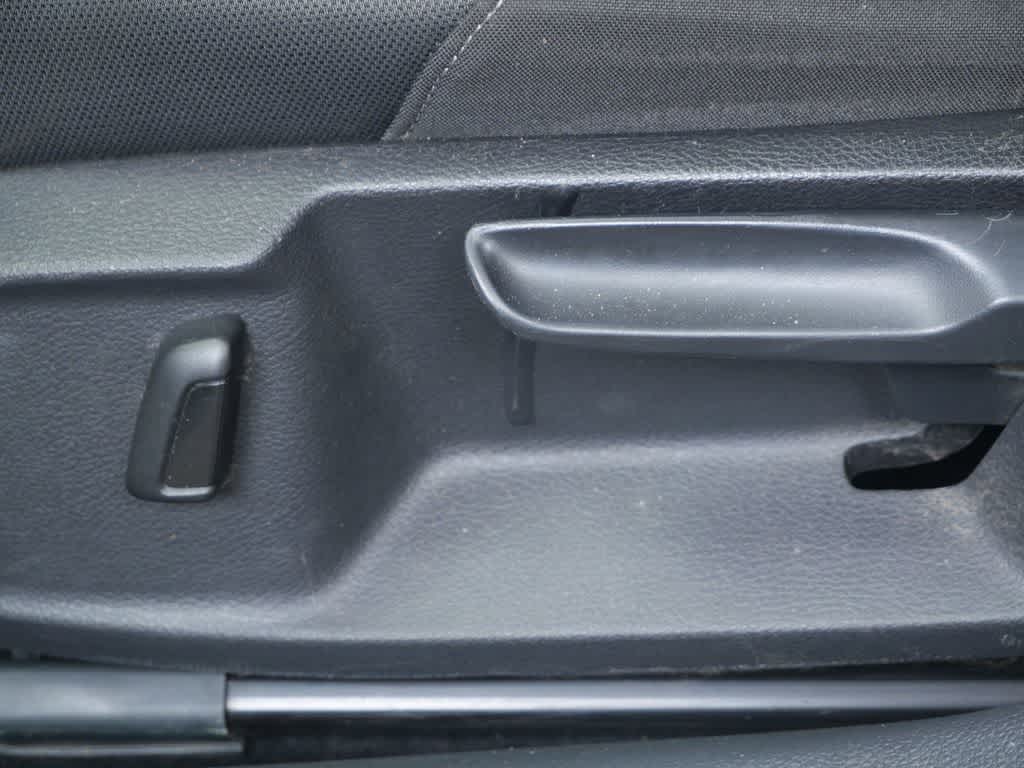 Thumbnail: 2017 Volkswagen e-Golf - 12