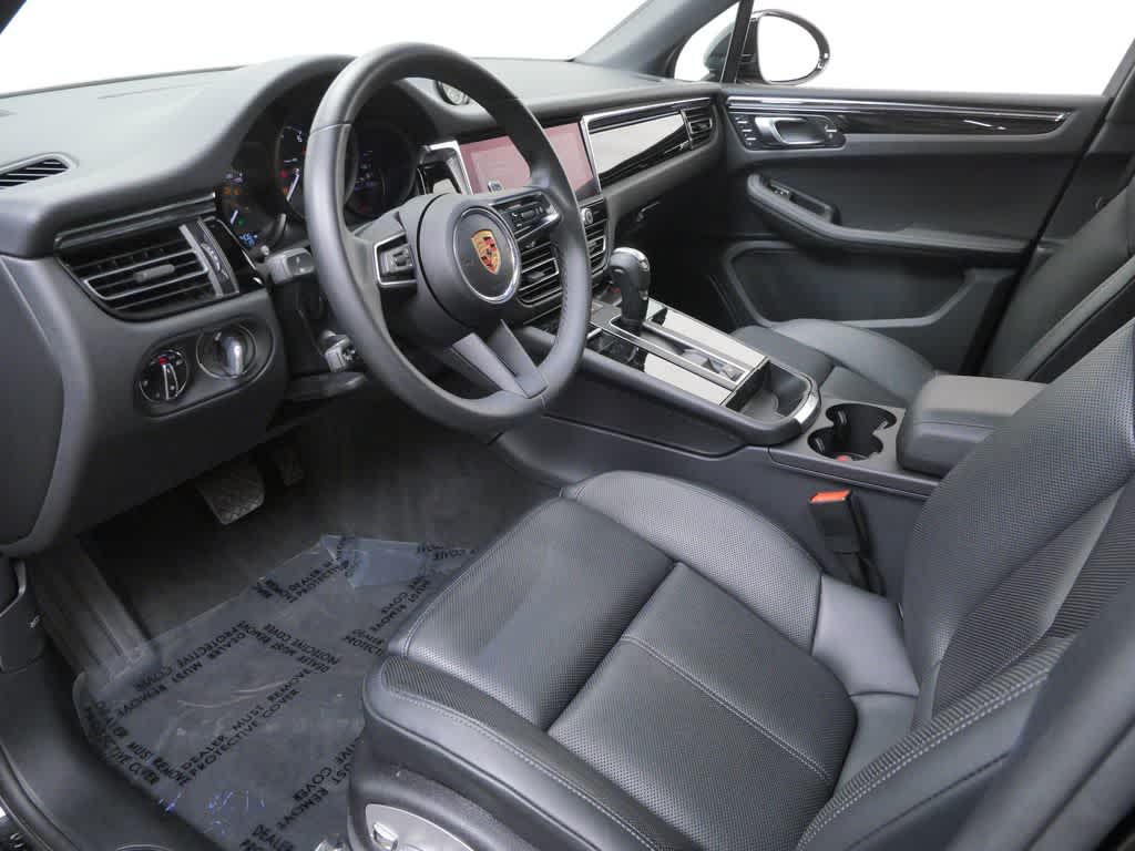 Thumbnail: 2025 Porsche Macan - 4