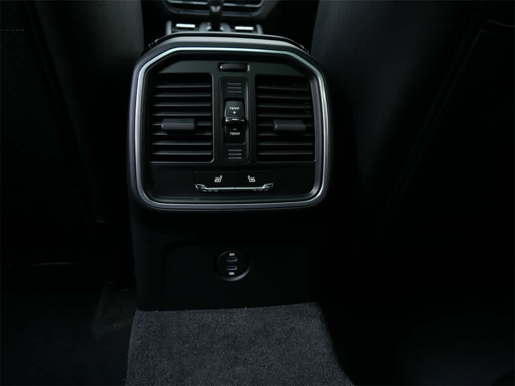 Thumbnail: 2026 Porsche Macan - 15