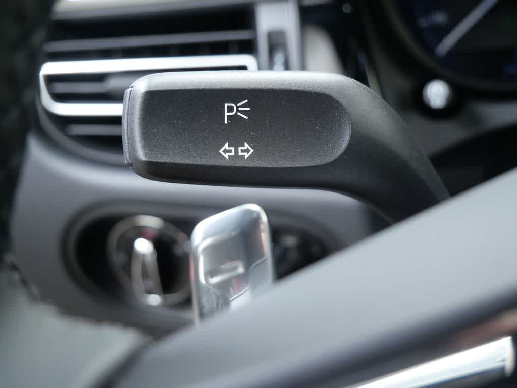 Thumbnail: 2026 Porsche Macan - 22