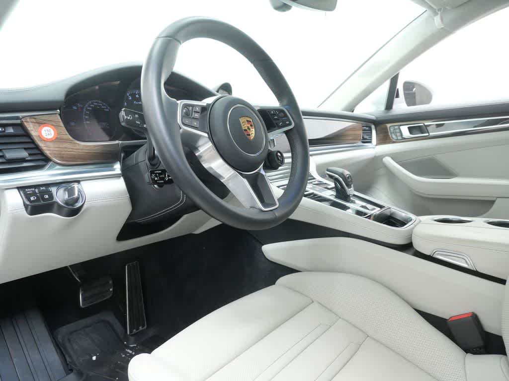 Thumbnail: 2017 Porsche Panamera - 4