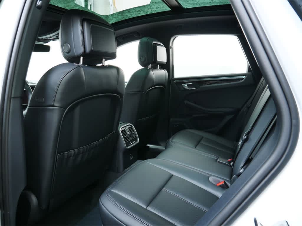 Thumbnail: 2026 Porsche Macan - 13