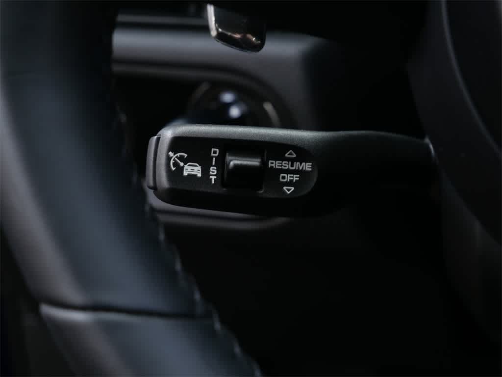 Thumbnail: 2025 Porsche Macan - 21