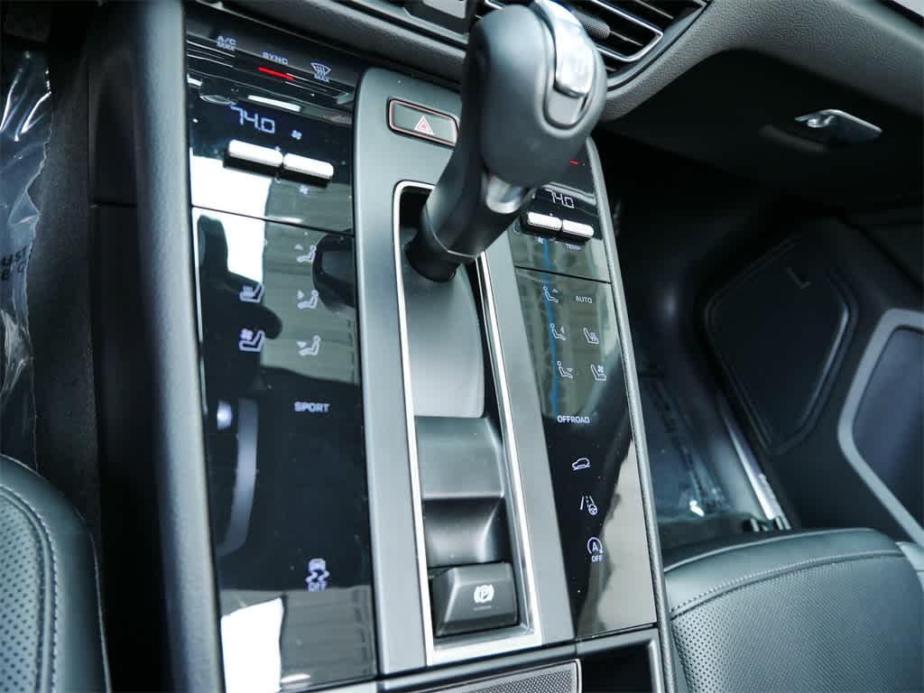 2024 Porsche Macan  25