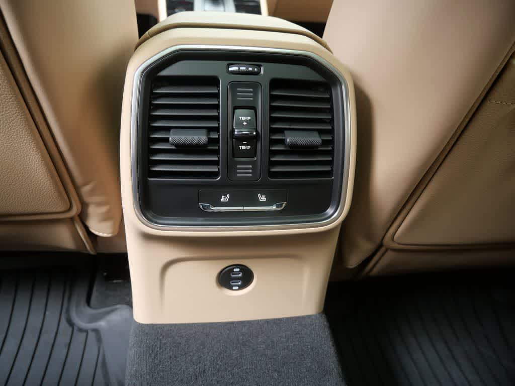 Thumbnail: 2025 Porsche Macan - 15