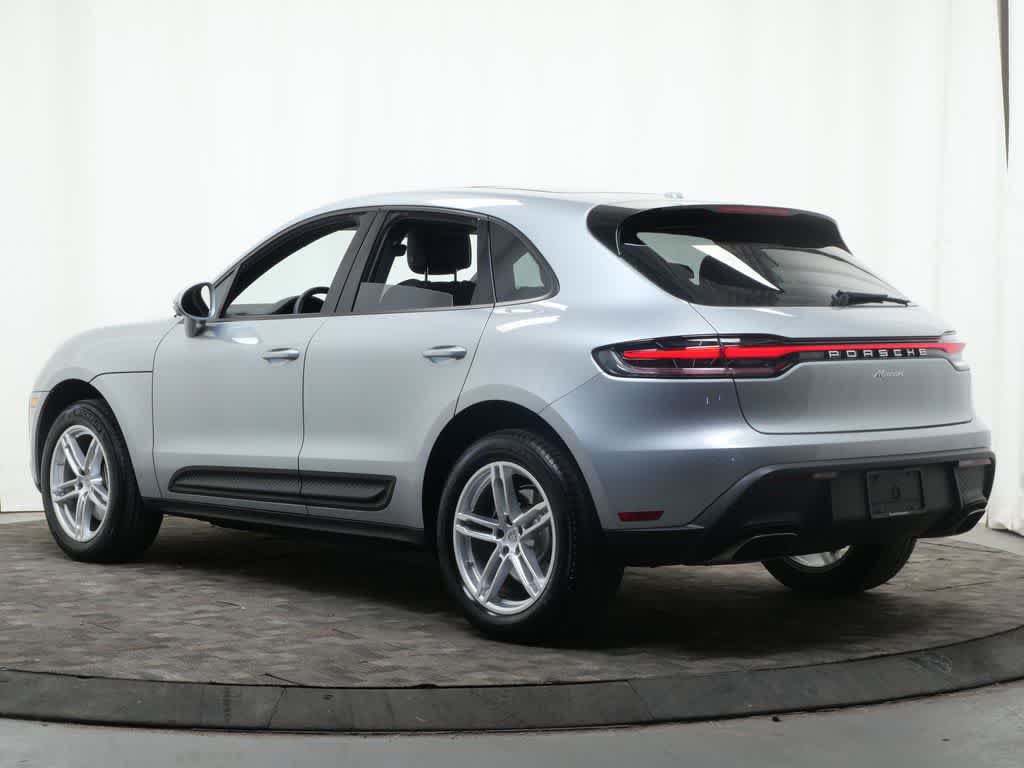 Thumbnail: 2025 Porsche Macan - 3