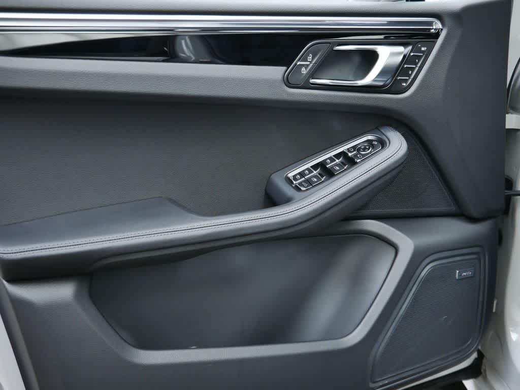 Thumbnail: 2026 Porsche Macan - 11