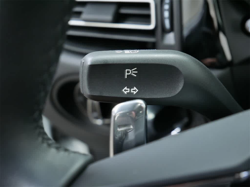 Thumbnail: 2025 Porsche Macan - 22