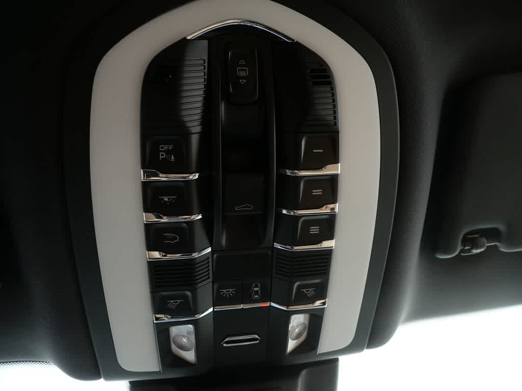 Thumbnail: 2026 Porsche Macan - 24