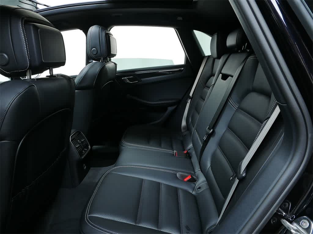 Thumbnail: 2025 Porsche Macan - 14