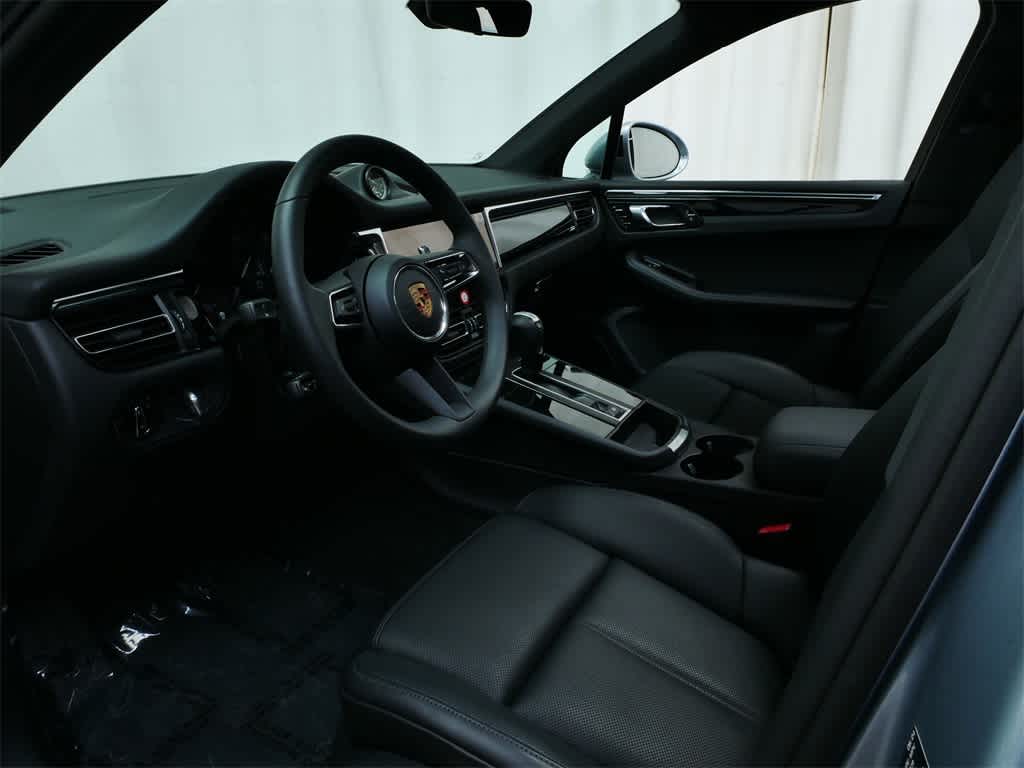 2025 Porsche Macan  4